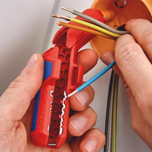 Knipex ErgoStrip Universal Stripping Tool for Right-handers 135mm 16 95 01 SB
